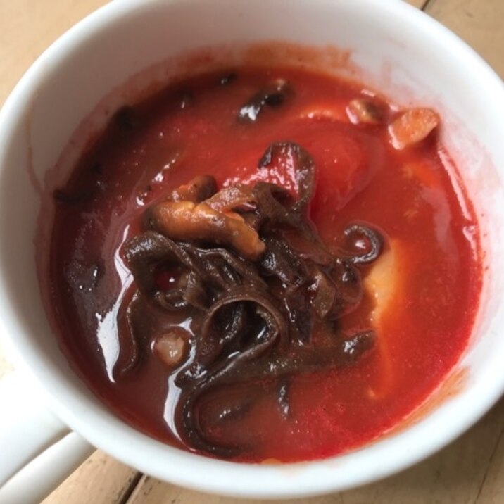 椎茸、きくらげ入りトマトコンソメスープ